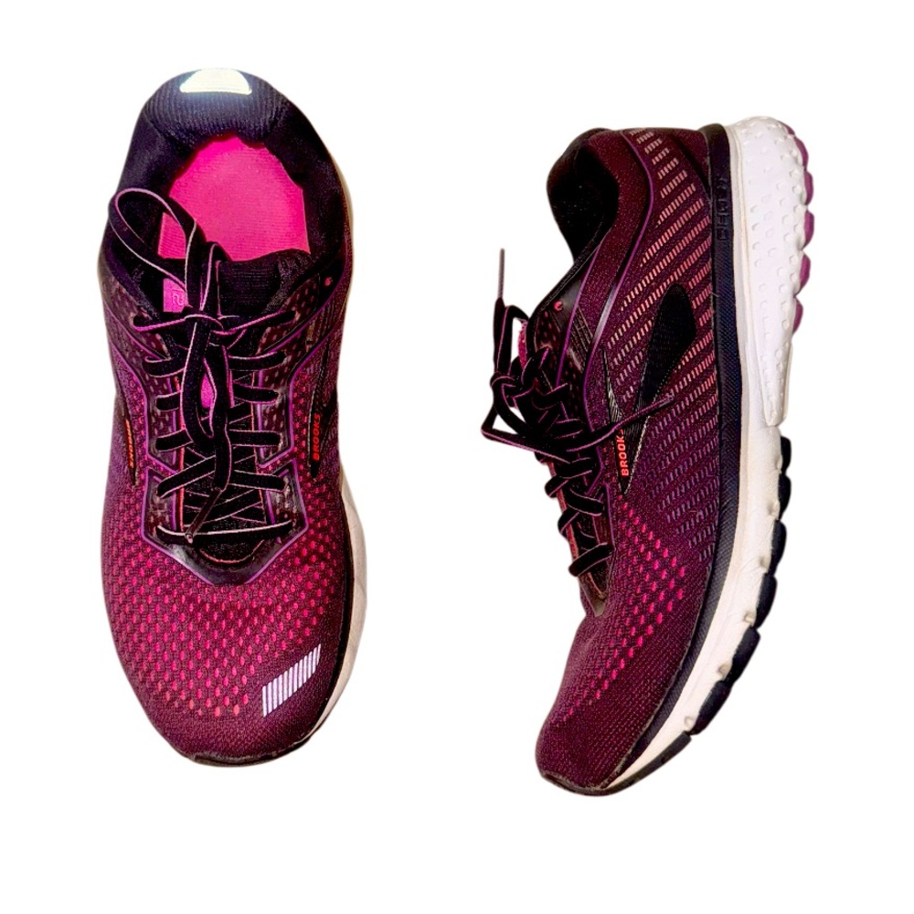 Brooks ghost 12  Women’s tennis shoes size 9.5